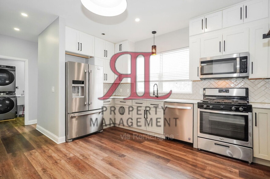 Building Photo - 858 S Ohio Ave