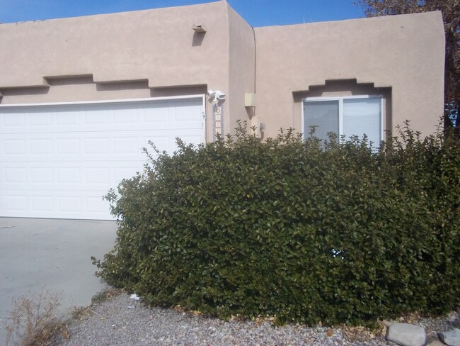 Primary Photo - 5901 Camino de la Luna NW