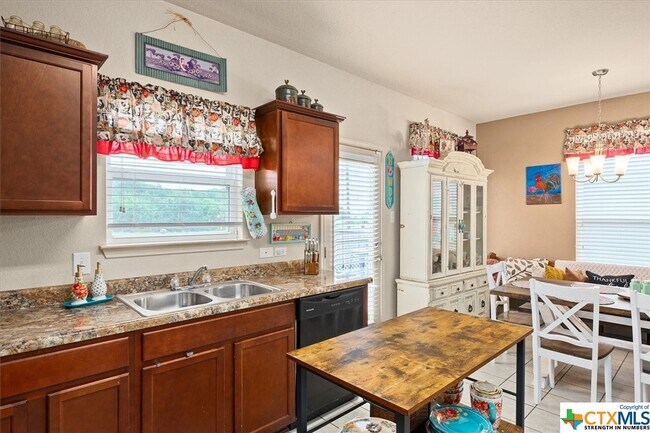 Building Photo - 114 Falcon Dr