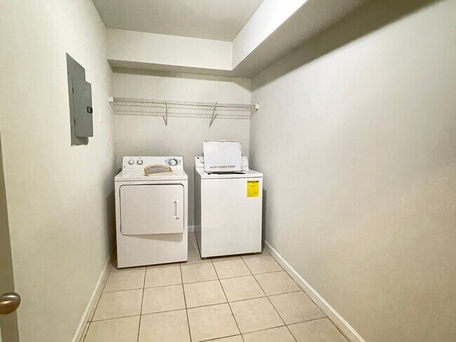 Building Photo - 54274 E Annsbury Cir