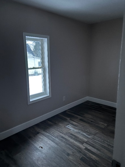 Building Photo - 2335 Maple Ave