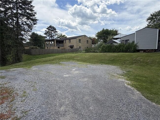 Building Photo - 104 1st St