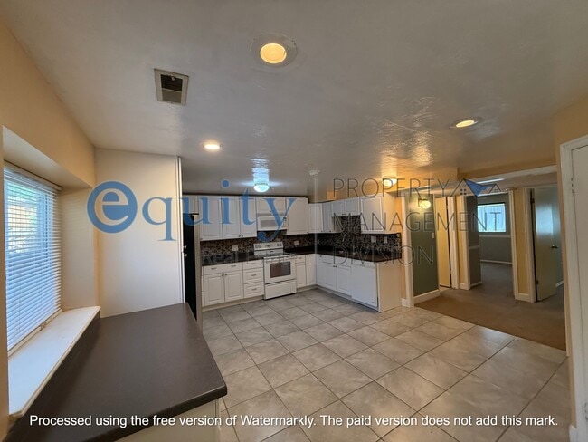 Building Photo - 2027 Kramer Dr