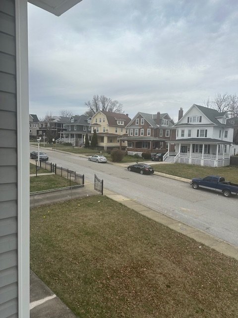 Building Photo - 2700 Roslyn Ave