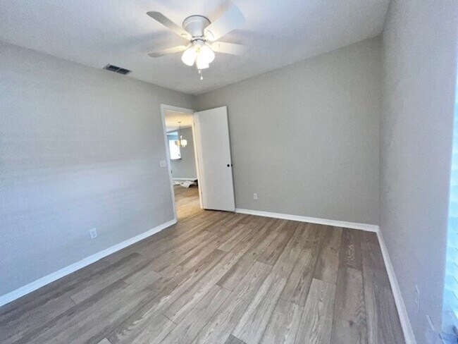 Building Photo - Welcome Home! Updated flooring & fresh interior paint! Move in OCTOBER! Beautiful 3X2 with attach...