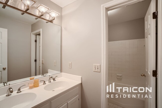Building Photo - 7067 Brook Side Landing