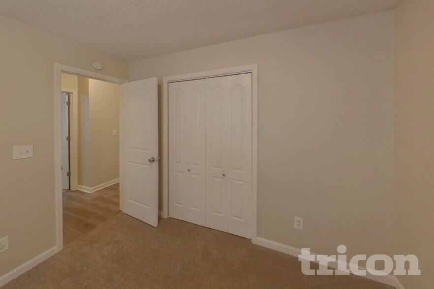 Building Photo - 511 Horseshoe Cir