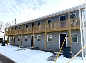 Building Photo - 402 Gunn St