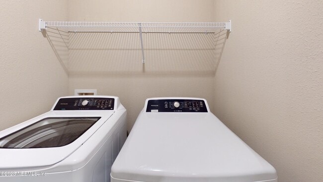 Building Photo - 3965 Cloverdale Ct