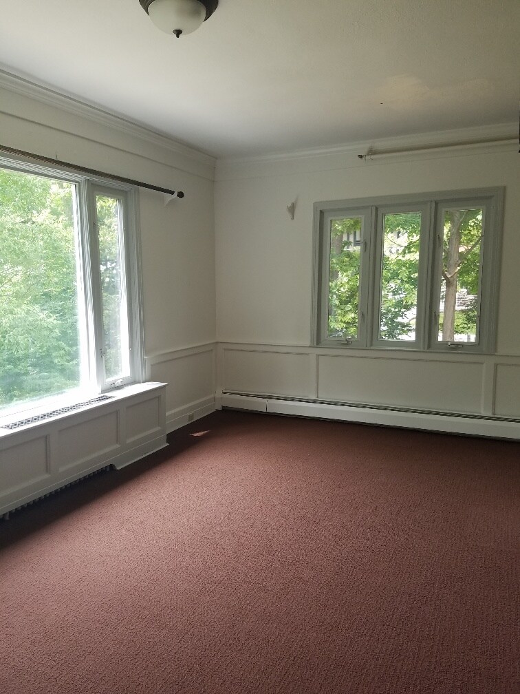 Building Photo - 115 Llenroc Ct