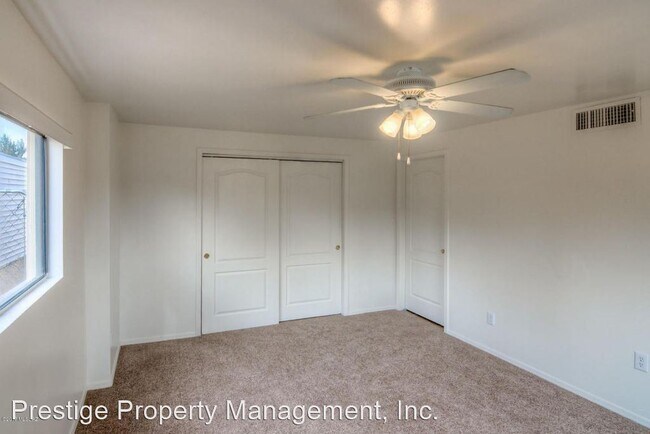 Building Photo - 4 br, 2 bath House - 4656 E 14th St