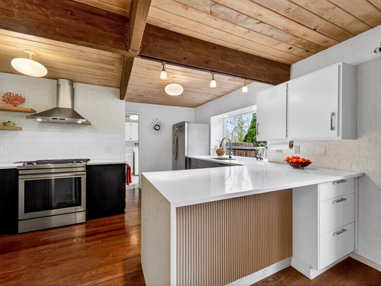 Building Photo - 10956 SE Azar Dr