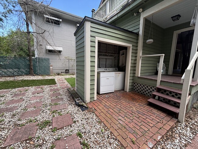 Building Photo - 347 Cottage Ave