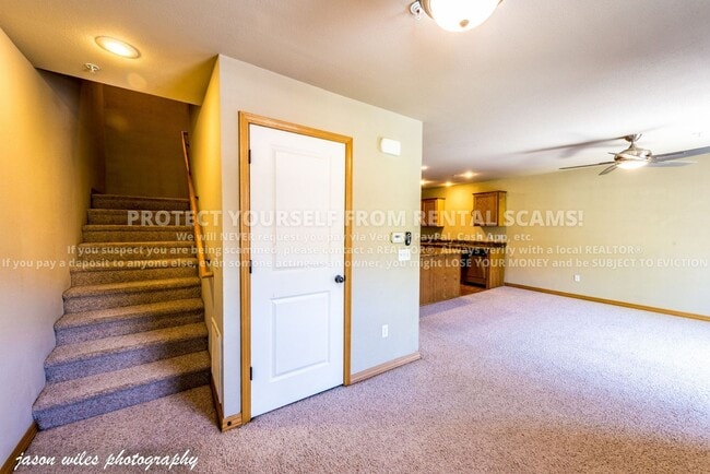 Building Photo - 2828 W Hillshire Dr