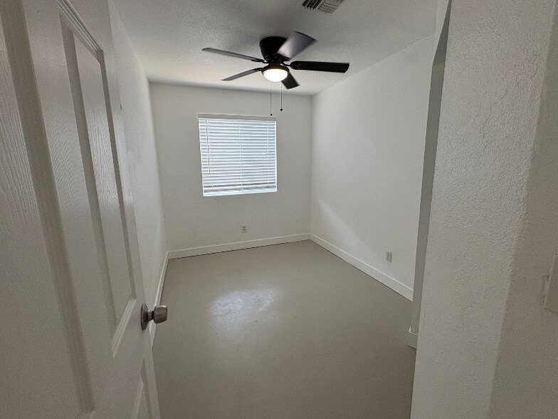 Building Photo - 658 S Grand