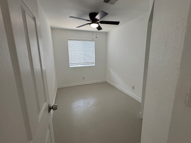 Building Photo - 658 S Grand