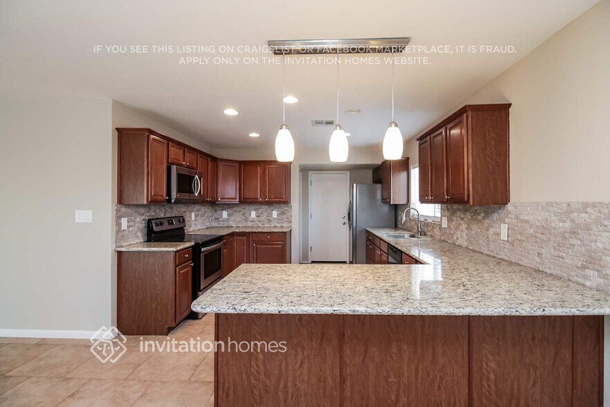 Building Photo - 1821 E La Donna Dr