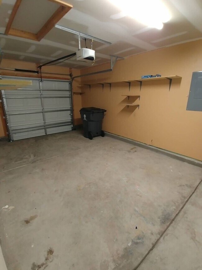 Building Photo - Adorable Well Kept Rental Home in Arrowhead