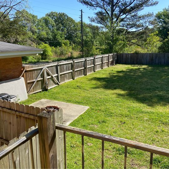 Building Photo - 905 Louisville St