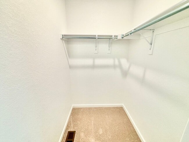 Building Photo - SECOND MONTH FREE RENT!