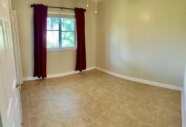 Building Photo - 421 Bayfront Dr