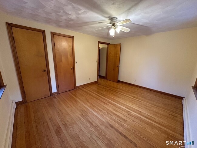 Building Photo - 989 N Farms Rd