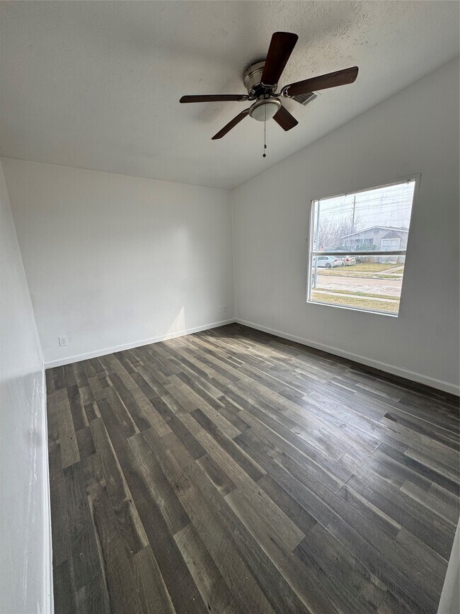 Building Photo - 12011 Greensbrook Forest Dr