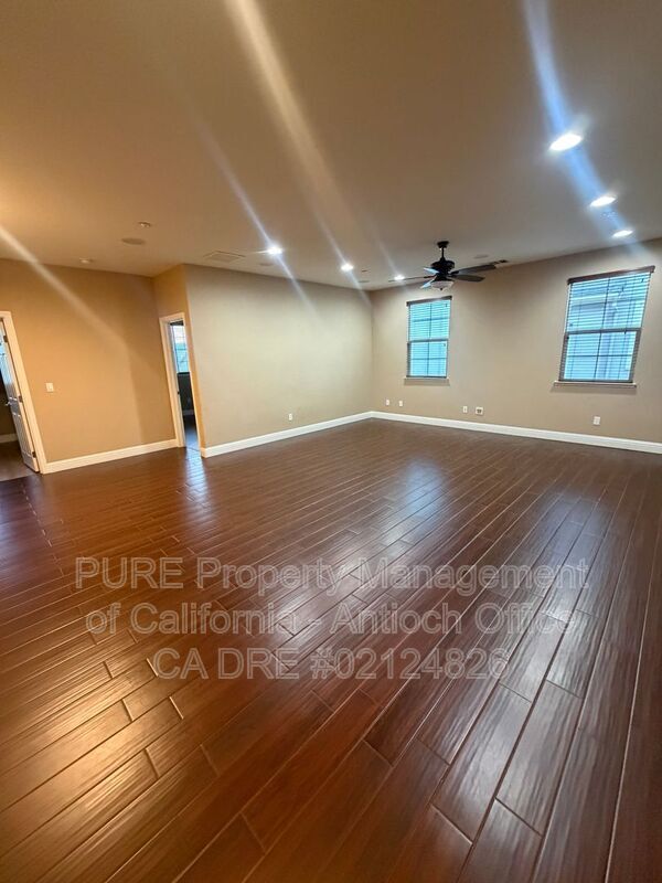 Building Photo - 80 Bottlebrush Ct