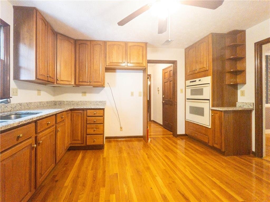 Building Photo - 965 Millbrook Ct