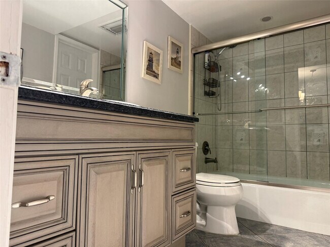 Building Photo - 1161 Hillsboro Mile