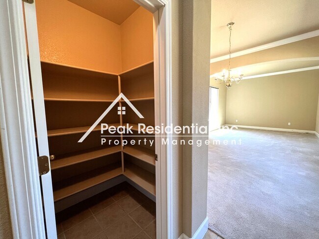 Building Photo - Spacious Anatolia 6bd/3.5ba Home with 5 Car Garage