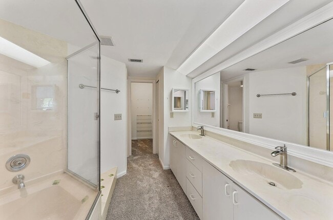 Building Photo - 3 Uno Lago Dr