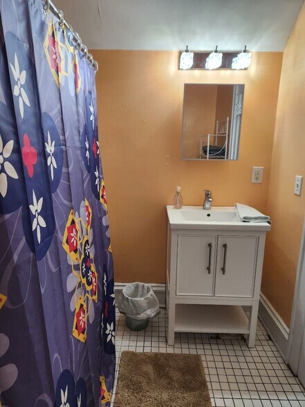 Bath - 2823 11th Ave S