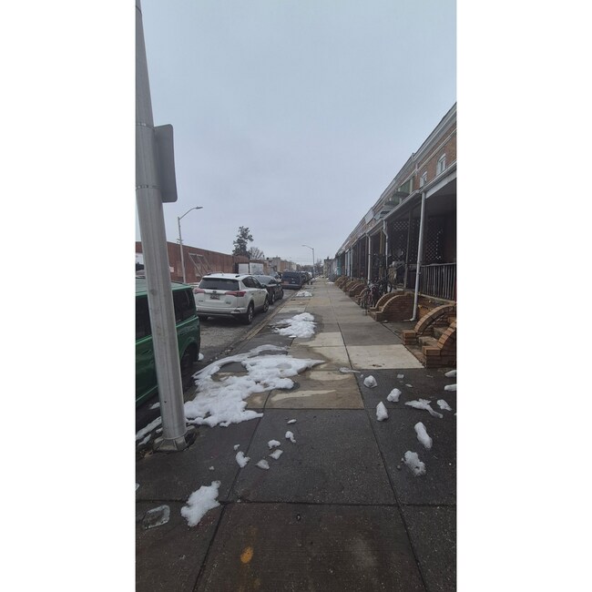 Building Photo - 647 S Pulaski St