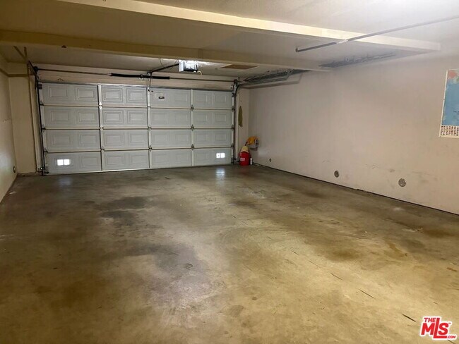 Building Photo - 10220 De Soto Ave