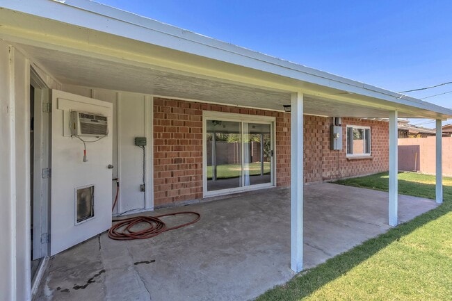 Building Photo - Terrific Old Town Scottsdale Rental!