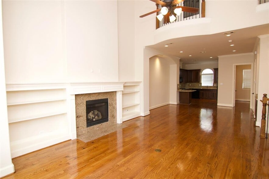 Building Photo - 6353 Richmond Ave