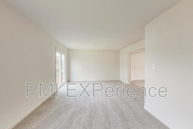 Building Photo - 9010 Hardesty Dr