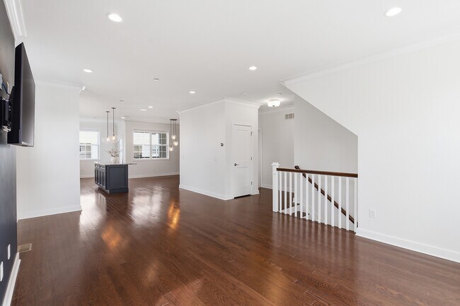 Building Photo - 26 River St