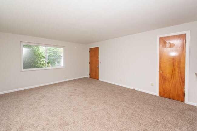 Building Photo - 2739 W North Bend Rd