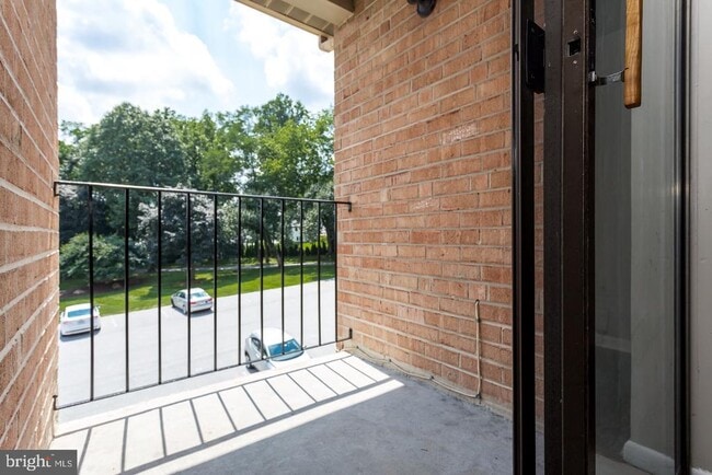 Building Photo - 3218 Valley Dr