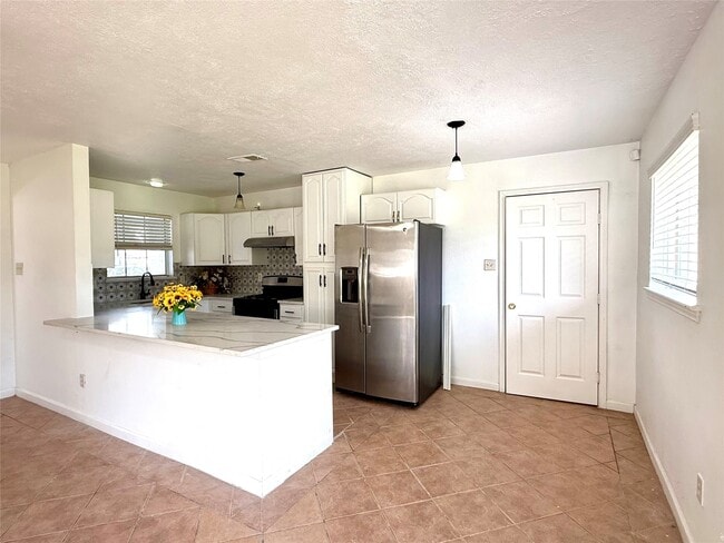 Building Photo - 9350 Guywood St