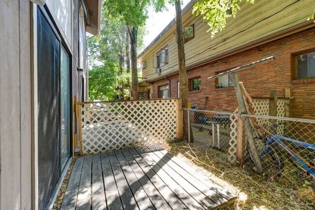 Building Photo - 2311 Spruce St