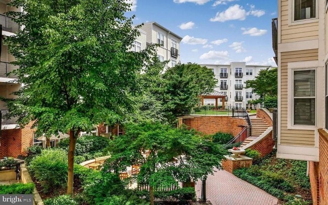 Building Photo - 1391 Pennsylvania Ave. SE