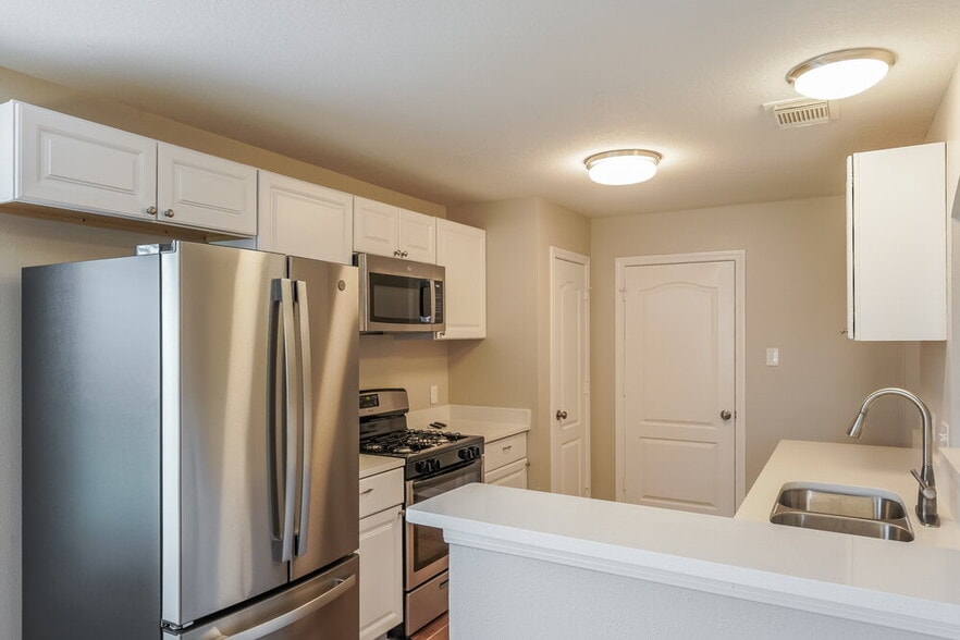 Building Photo - 5103 Santrey Dr