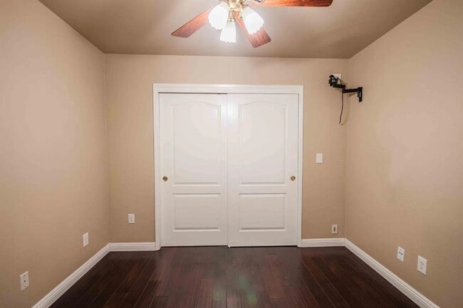 Building Photo - 1838 E Shea Dr