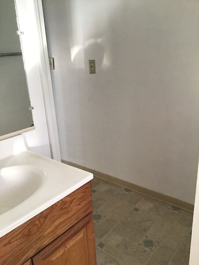 Building Photo - Move In Special 1/2 off 1st month