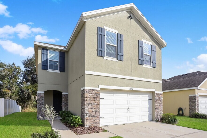 Primary Photo - 1806 Greenwood Valley Dr