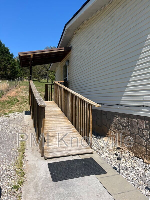 Building Photo - 8821 Trout Rd