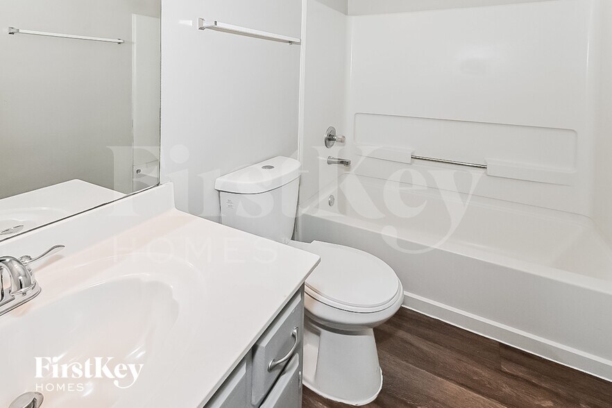 Building Photo - 6495 Westbury Ave